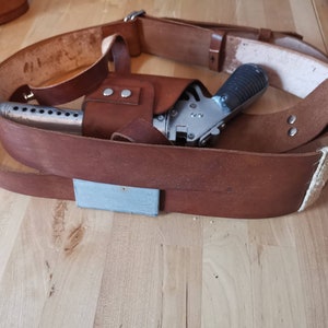 Rey inspirierter Gürtel, Holster, Oberarmschiene und Handschelle von Star Wars the Rise of Skywalker nach Rebel Legion Standards