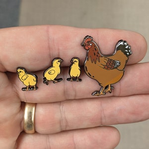Mother hen and chicks - Enamel Pin Set.