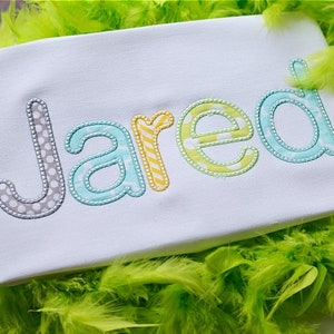 Diseño de bordado a máquina con monograma del alfabeto con apliques de letras simples de Jared