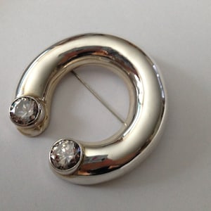 Gorgeous designer vintage sterling silver .925 horseshoe coat pin brooch by TURE designs.