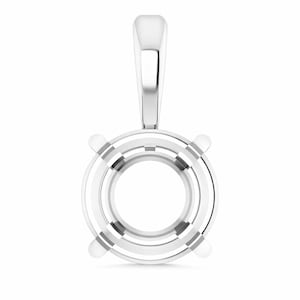 Peut inclure: Un sertissage de pendentif en argent poli avec un centre rond et quatre griffes. Le pendentif a une boucle en haut pour une chaîne. Le design est simple et élégant, adapté à une pierre précieuse.
