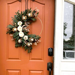 Modern hoop wreath, Wood flowers wreath, Front door décor, Housewarming gift, Cozy room décor image 4