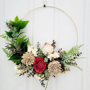 Hoop wreath with wood flowers, All seasons wreath, Gift for mom, 18 inch Apartment wreath
