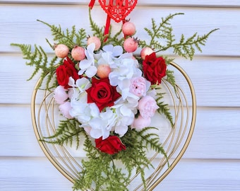 Corona floral de San Valentín con corazones: decoración romántica para el hogar
