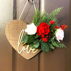 Valentine&#39;s door hanger, Heart wreath, Valentine&#39;s Day decor, Gift for mom