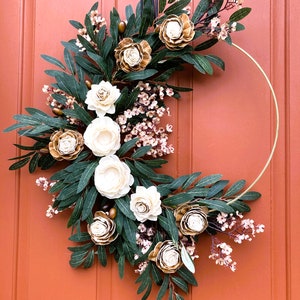 Modern hoop wreath, Wood flowers wreath, Front door décor, Housewarming gift, Cozy room décor image 3