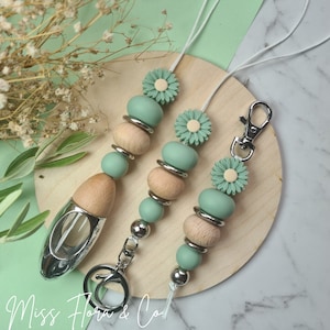 Sage Green Daisy Keyring | Lanyard | Diffuser | Gift Set