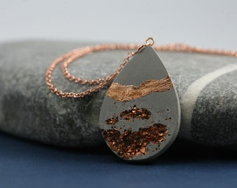 Concrete chain rose gold drops | Light concrete chain with copper glass splinters and metal leaf finishing