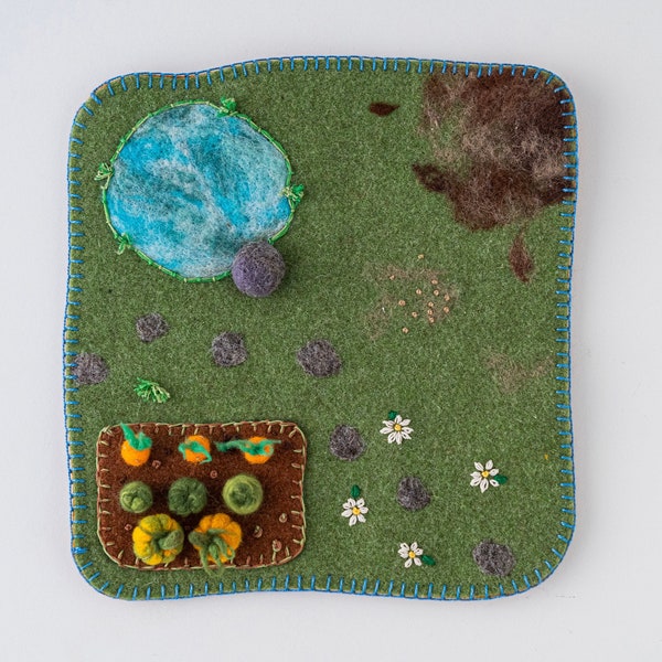 Mini World Farm in carded wool on double felt - size 25x25