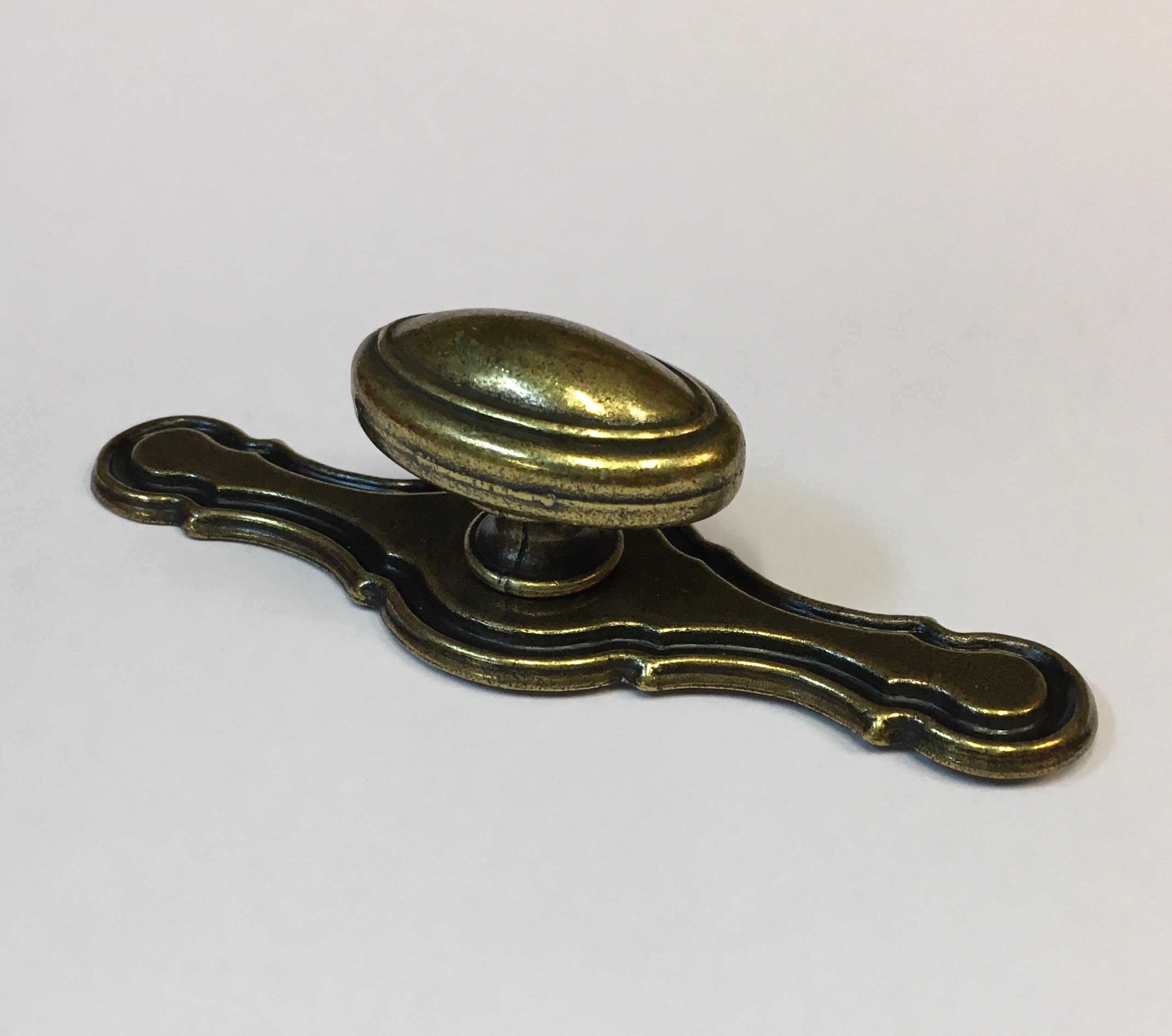 Perilla de gabinete de latón antiguo con placa posterior de 95 | Etsy