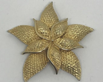 Vintage gold tone floral brooch