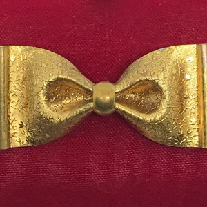 Vintage gilt bow brooch.