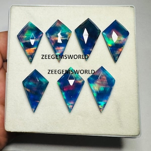 kalibrierte facettierte Aurora Opal Drachen Edelstein- Rose Cut Blue Aurora Opal Doublet- Opal Edelstein- Herstellung für Schmuck