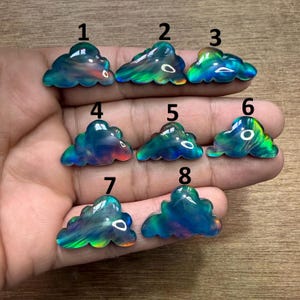 Cabochon di opale nuvola, doppietto di opale di fuoco, gemma di opale intagliata a mano, ideale per la creazione di ciondoli, pietra sciolta