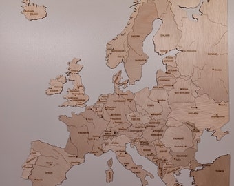 Houten kaart van Europa (met losse landen als puzzelstukjes)