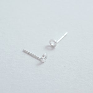 Small Things Circle Outline Mini Disc Plain Stud Earrings Sterling Silver Rose Gold Yellow Gold zdjęcie 4