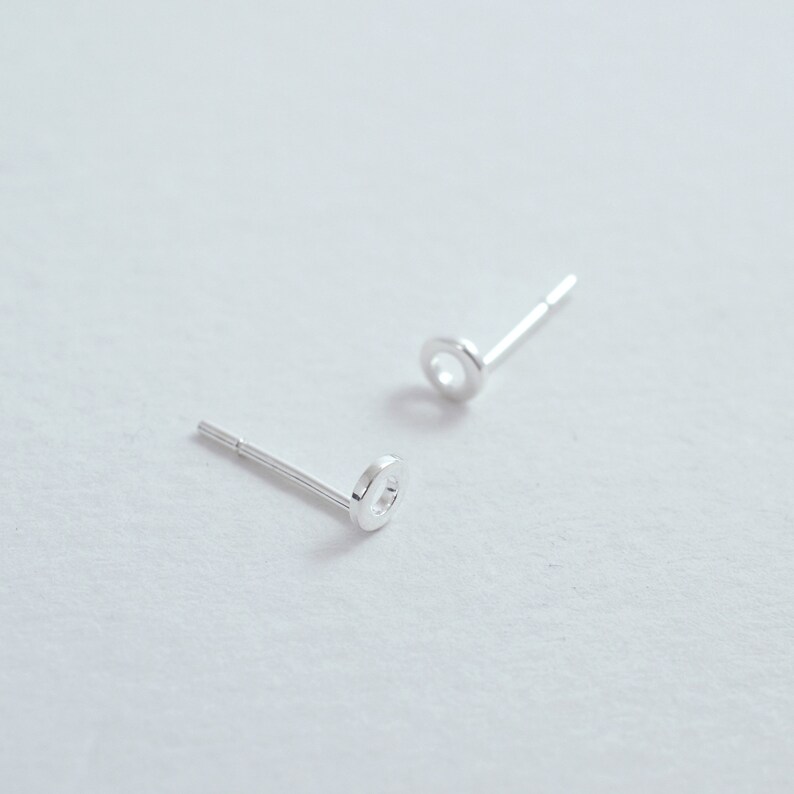 Small Things Circle Outline Mini Disc Plain Stud Earrings Sterling Silver Rose Gold Yellow Gold zdjęcie 4