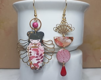 Boucles d'oreilles asymétriques "San Misaki ", email artisanal, papier japonais et peinture, boucles OOAK, bijou fait main, cadeau femme