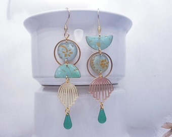 Boucles d'oreilles asymétriques "Beauté éthérée" , papier washi, bijou fait main, cadeau femme de Noël, bijoux japonisant, peinture