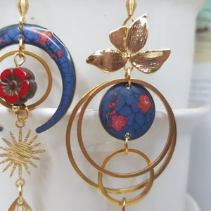 Blauwe asymmetrische oorbellen Lunar luifel, Tsjechische glaskraal, met de hand beschilderd, handgemaakte sieraden, damescadeau afbeelding 2