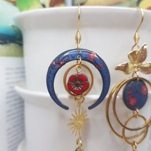 Blauwe asymmetrische oorbellen Lunar luifel, Tsjechische glaskraal, met de hand beschilderd, handgemaakte sieraden, damescadeau afbeelding 3