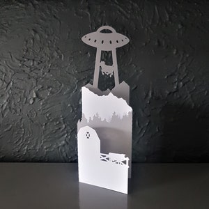 Pli d'enlèvement de vache OVNI Carte enveloppe SVG PDF PnG modèle de téléchargement immédiat de découpe de papier Fichier de découpe 3D Découpes pliées Artisanat Carte de voeux d'anniversaire