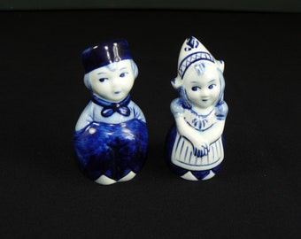Set shaker della metà del secolo in porcellana Delft blu uomo + donna anni '60 Olanda