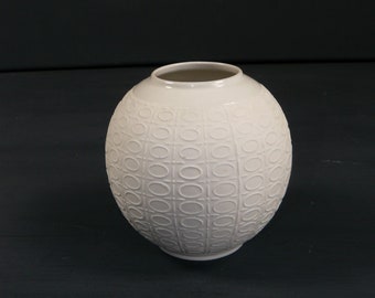 midcentury Vase*Royal KPM Bavaria* Bisquitporzellan white sea urchin 60s OpArt tablevase