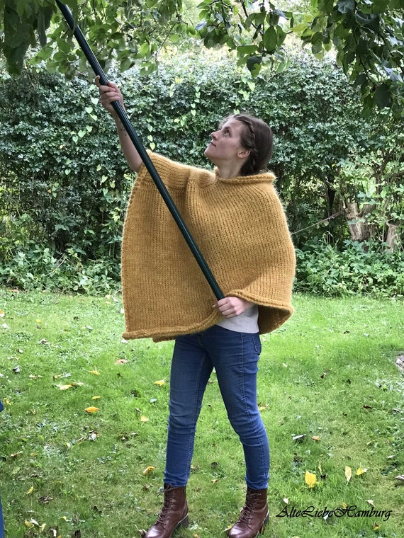 Alpaca wool poncho in Lemon/mustard yellow hand-knitted / knitted poncho