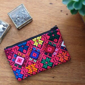 Beautiful Hand embroidered purse / floral / Guatemala