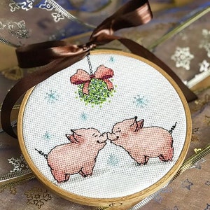 Xmas omela kiss cross stitch pattern pdf Whimsical piggy needlepoint Christmas ornament embroidery Funny winter tapestry digital download