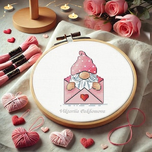 Patrón de punto de cruz de gnomo con carta de amor en PDF, romántico enano pictórico, divertido tapiz nórdico, mini bordado de San Valentín, descarga digital