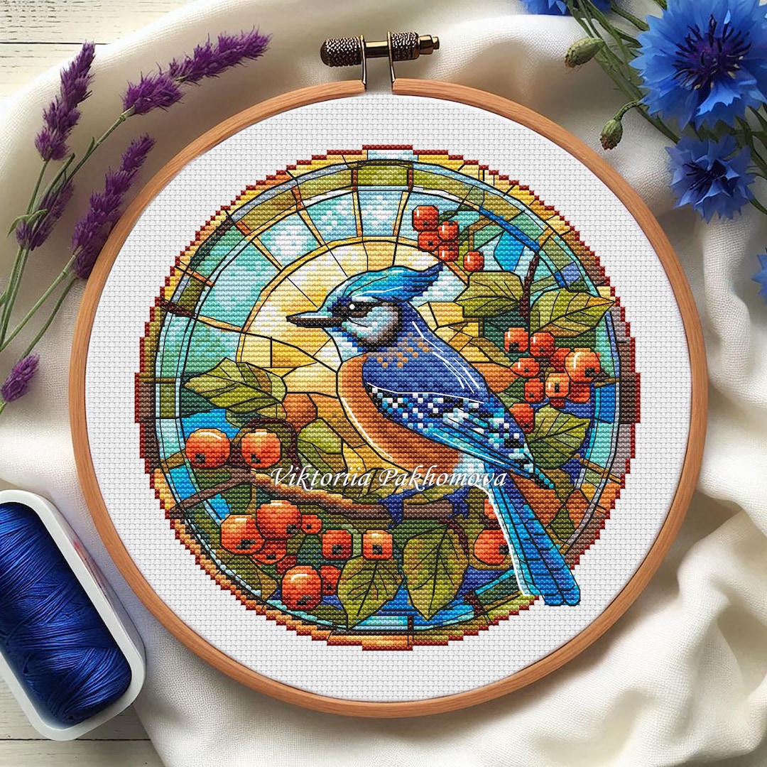 ブルージェイのステンドグラス クロスステッチ パターン: 花柄の鮮やか