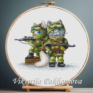 ウクライナの守備隊員のクロスステッチ図案（PDF）愛国的な猫の戦士のカラフルな刺繍、ウクライナのタペストリー付きスタンド、デジタルダウンロード