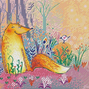 Op de afbeelding: Een kleurrijk kruissteekpatroon met een vos die in een bos zit met een vogel die erboven vliegt. De vos is oranje en wit, en het bos is gevuld met groen en blauw gebladerte.