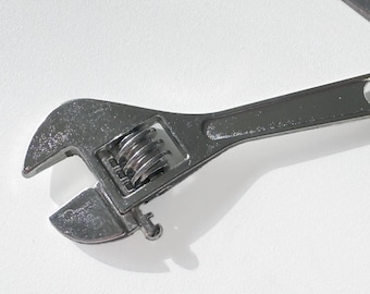 Adjustable Wrench Keychain | Mini Tool Key Ring for Mechanics & DIY Fans | Metal Spanner Gift for Him | Car Key Accessory