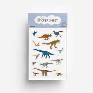 Könnte beinhalten: Eine Sticker-Tafel mit verschiedenen bunten Dinosaurier-Illustrationen. Die Tafel ist mit "Kiss Cut Sticker Sheet" beschriftet.