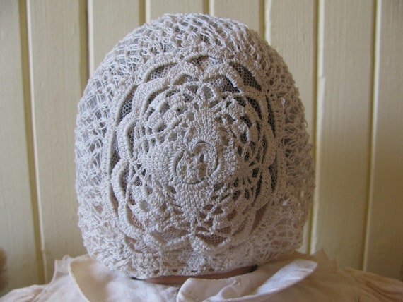 Antique hand crocheted baby hat - Ecru natural co… - image 3