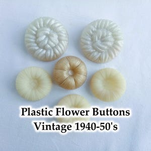 Bottoni antichi in plastica a forma di fiore, bianchi, crema e beige / 6 bottoni grandi / Collezione vintage retrò 1940-60