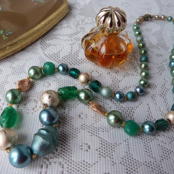 Graduated bead necklace 24-1/2''/Emerald color GLASS faux pearl green turquoise jade and gold/Retro chic 1950-60s vintage