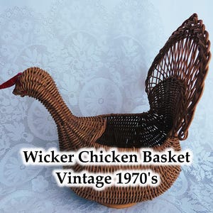 Wicker woven rattan CHICKEN basket/Bread fruit basket/Easter kitchen decoration/Vintage 1970s