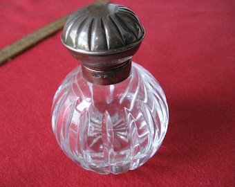 Antyczny wiktoriański flakon na perfumy ze srebra próby 925 i kryształu szlifowanego R