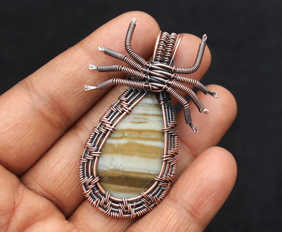 Handicraft Spider Design Copper Wire Wrap Pendant, Green Less