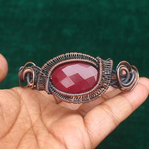 Unieke gefacetteerde robijn edelsteen armband/koperdraadwikkel edelsteen armband/feestkleding sieraden/kerstcadeau armband/verstelbare koperen armband