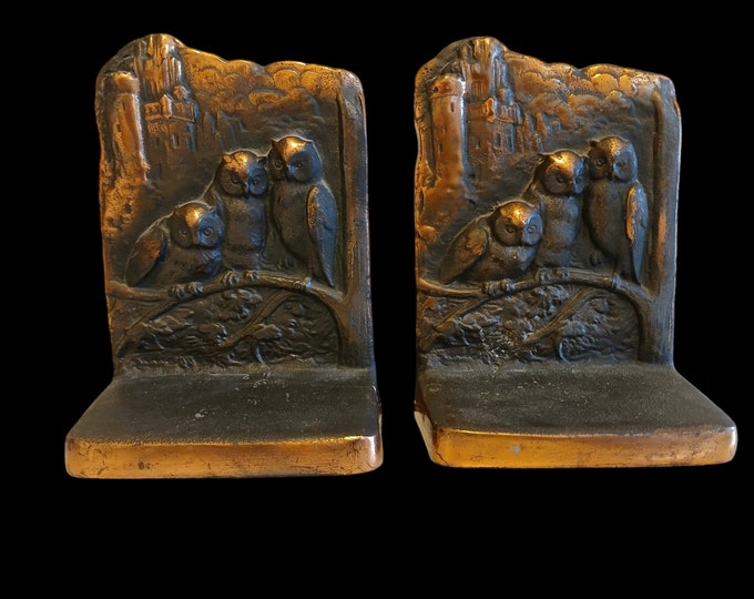 Pair of Weidlich Borthers Owl Heavy Bronze Bookends, Arts and Crafts, 1930s