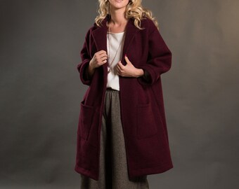 Oversized coat with wide sleeves, pockets and collar