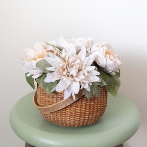 Floral arrangement in a basket, table centerpiece, neutral colors decor, vintage basket, wedding decor, floral gift, bouquet, gift for her