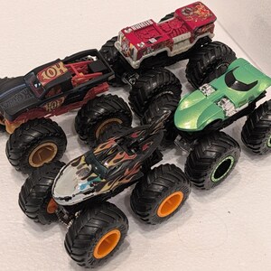 Lot of 19 Hot Wheels Monster Jam Trucks – Pre-Owned, Played With, AS IS image 6