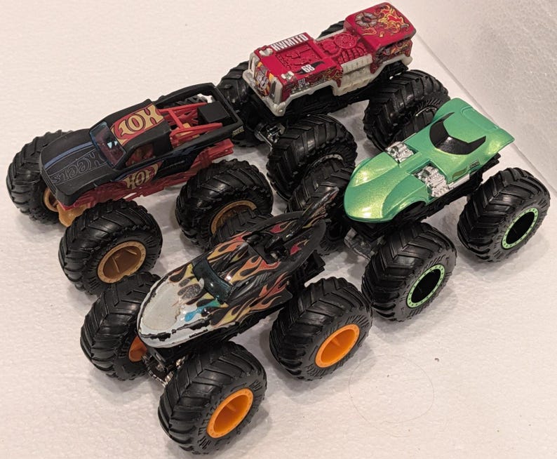 Lot of 19 Hot Wheels Monster Jam Trucks – Pre-Owned, Played With, AS IS image 6