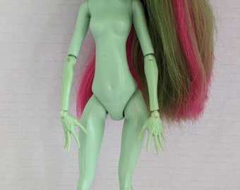 Venus McFlytrap Monster High Ghoul Spirit Puppe mit Schuhen, ohne Kleidung, grün, rosa